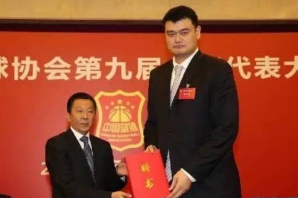 姚明什么時候擔任的籃協主席？